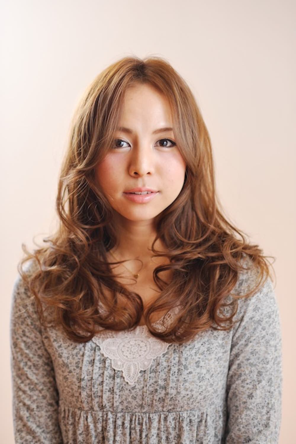 ミクスチャーロングヘアの女性