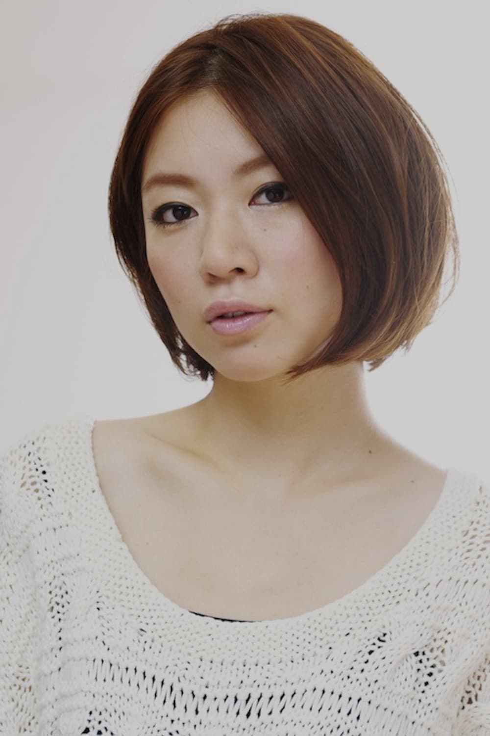 アゴライン前下がりボブの女性