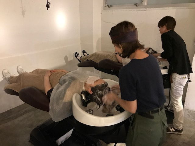 シャンプー練習中の2人