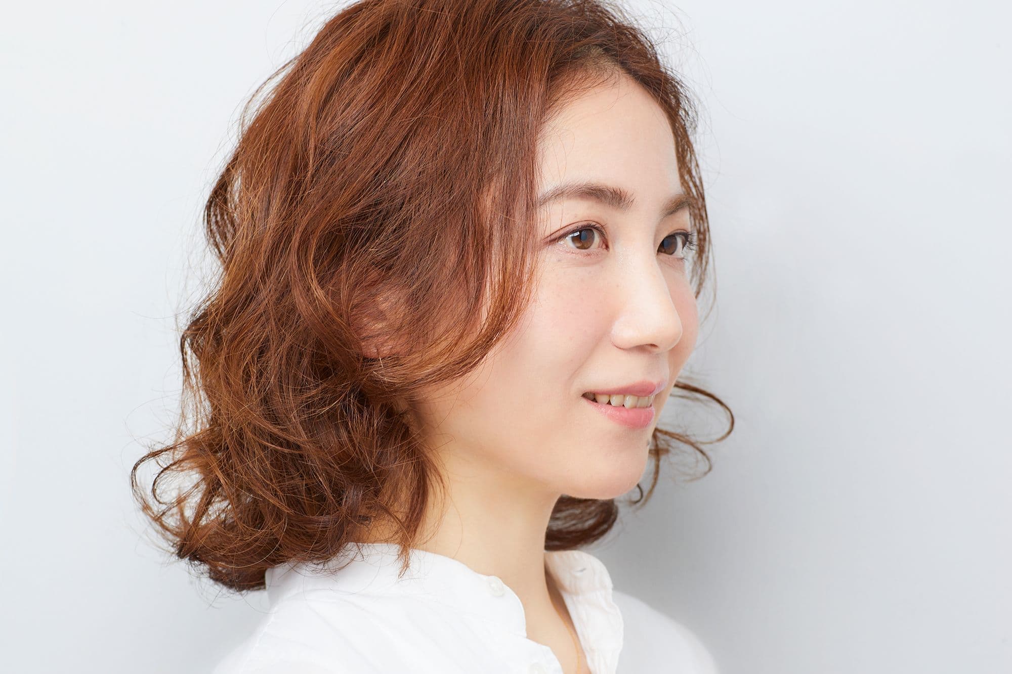 大人のこなれ感あるナチュラルフェミニンの女性